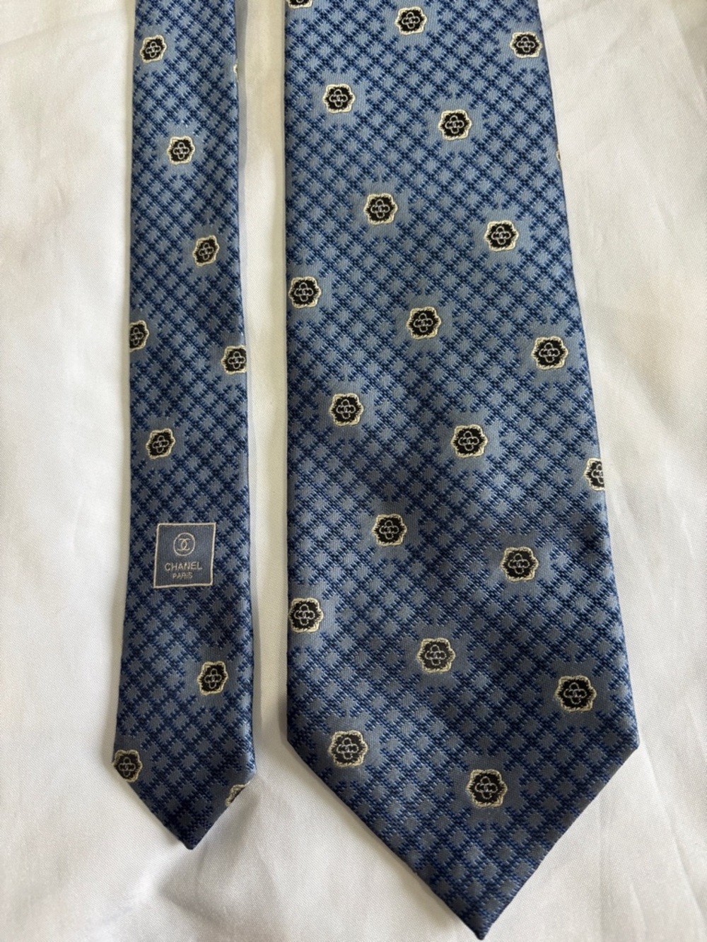 CHANEL Light Blue Floral Motif Silk Tie - Picture 2 of 3